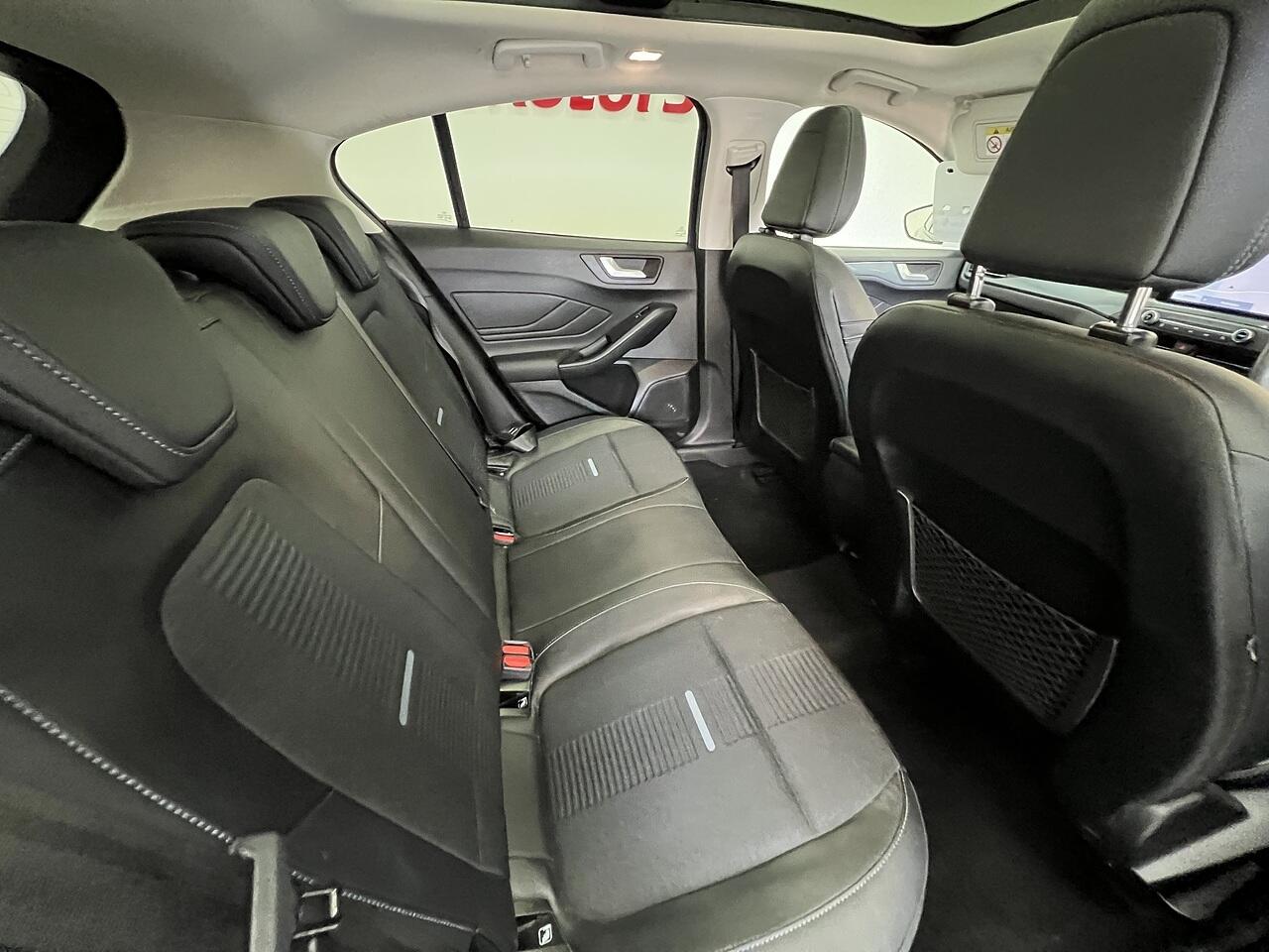 Ford Focus view 15