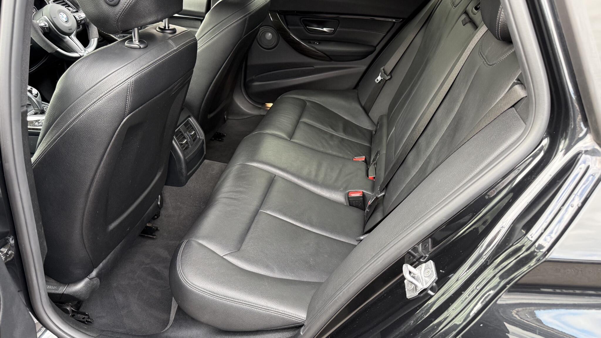 BMW 3 Series view 30