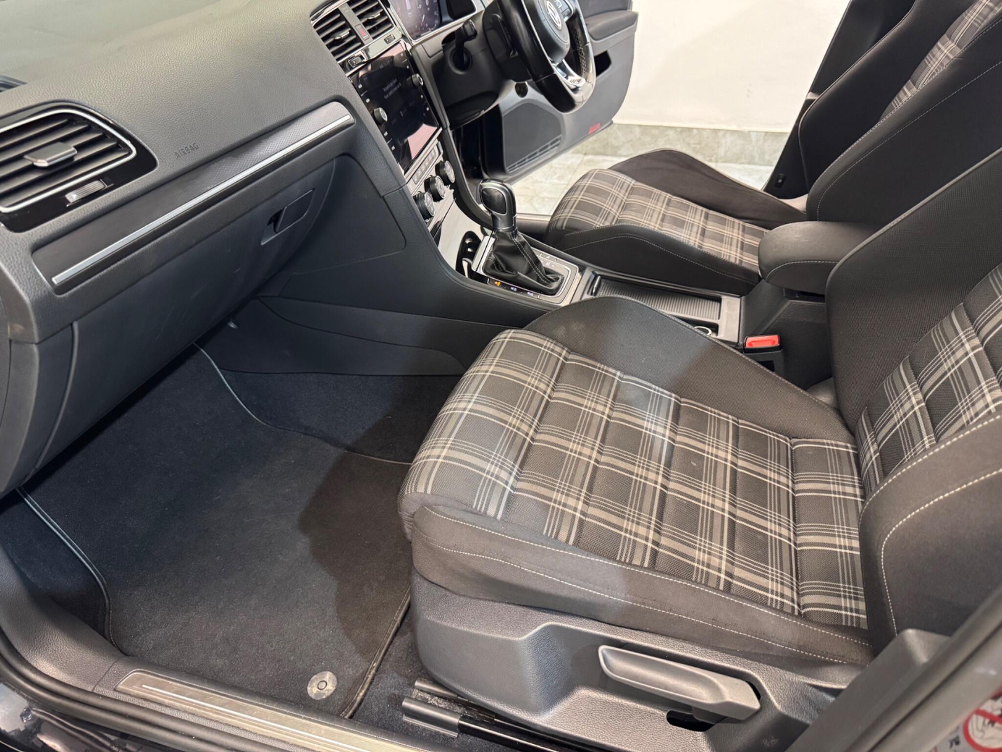 Volkswagen Golf view 47