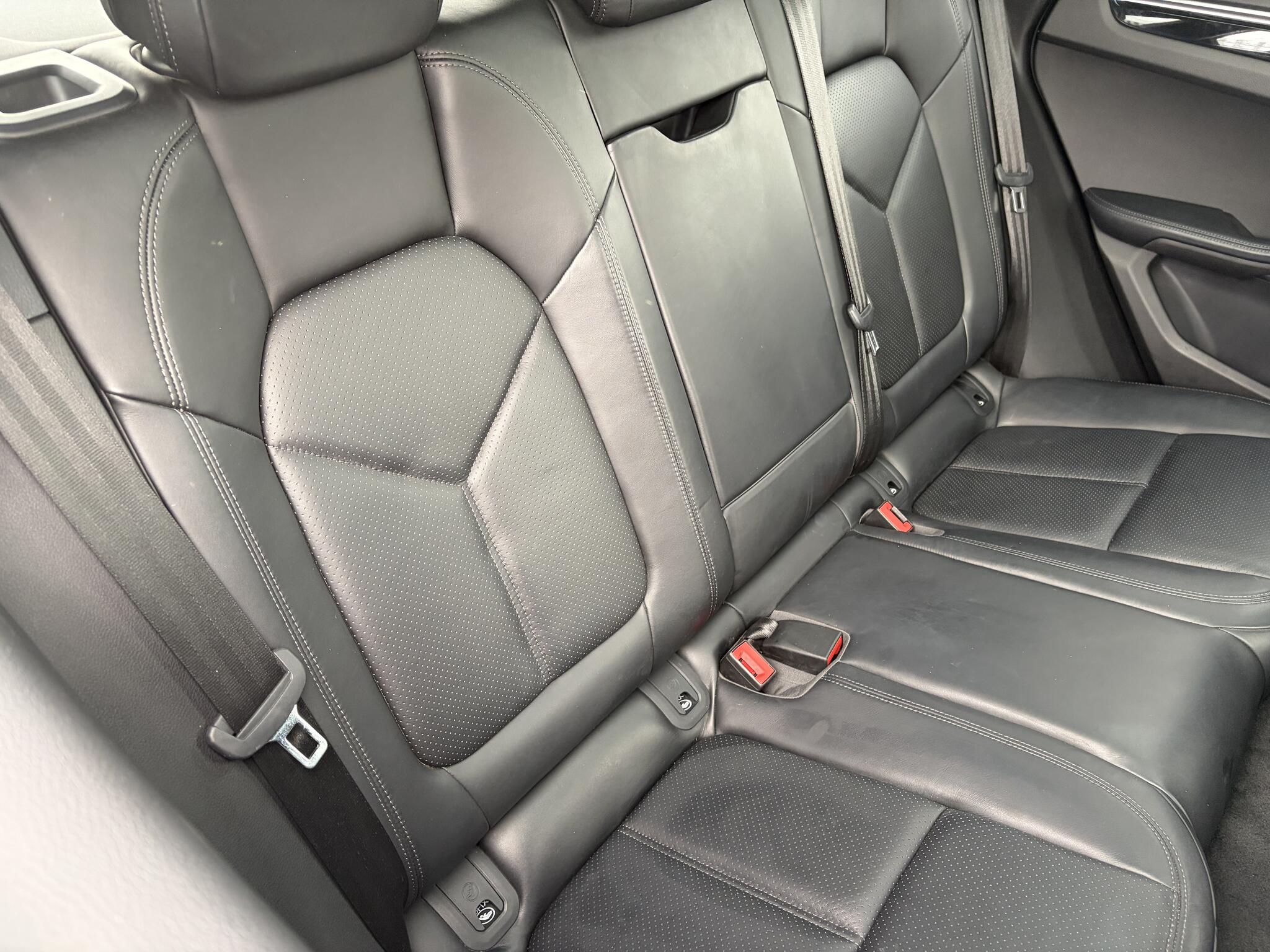 Porsche Macan view 16