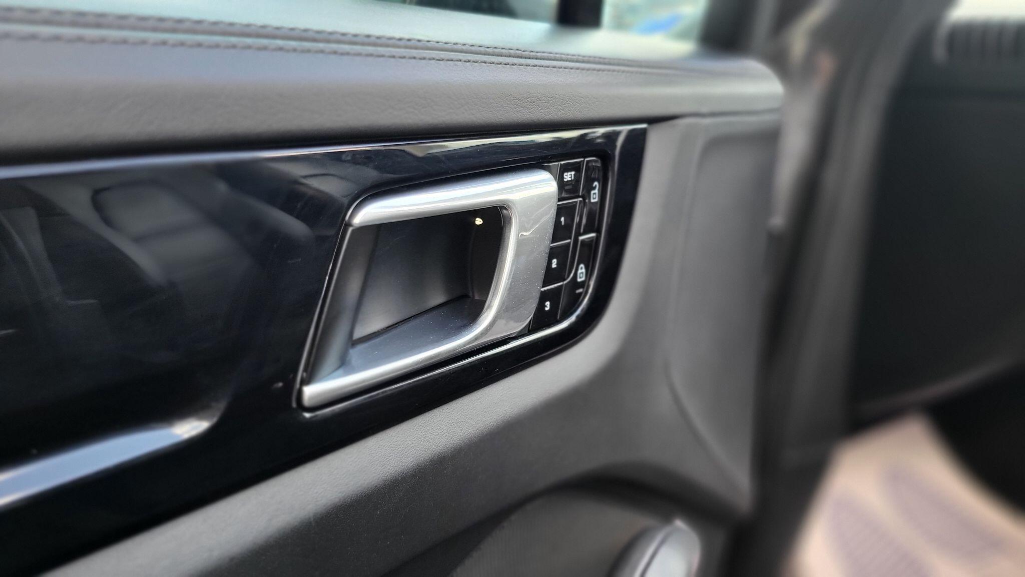 Porsche Cayenne view 29