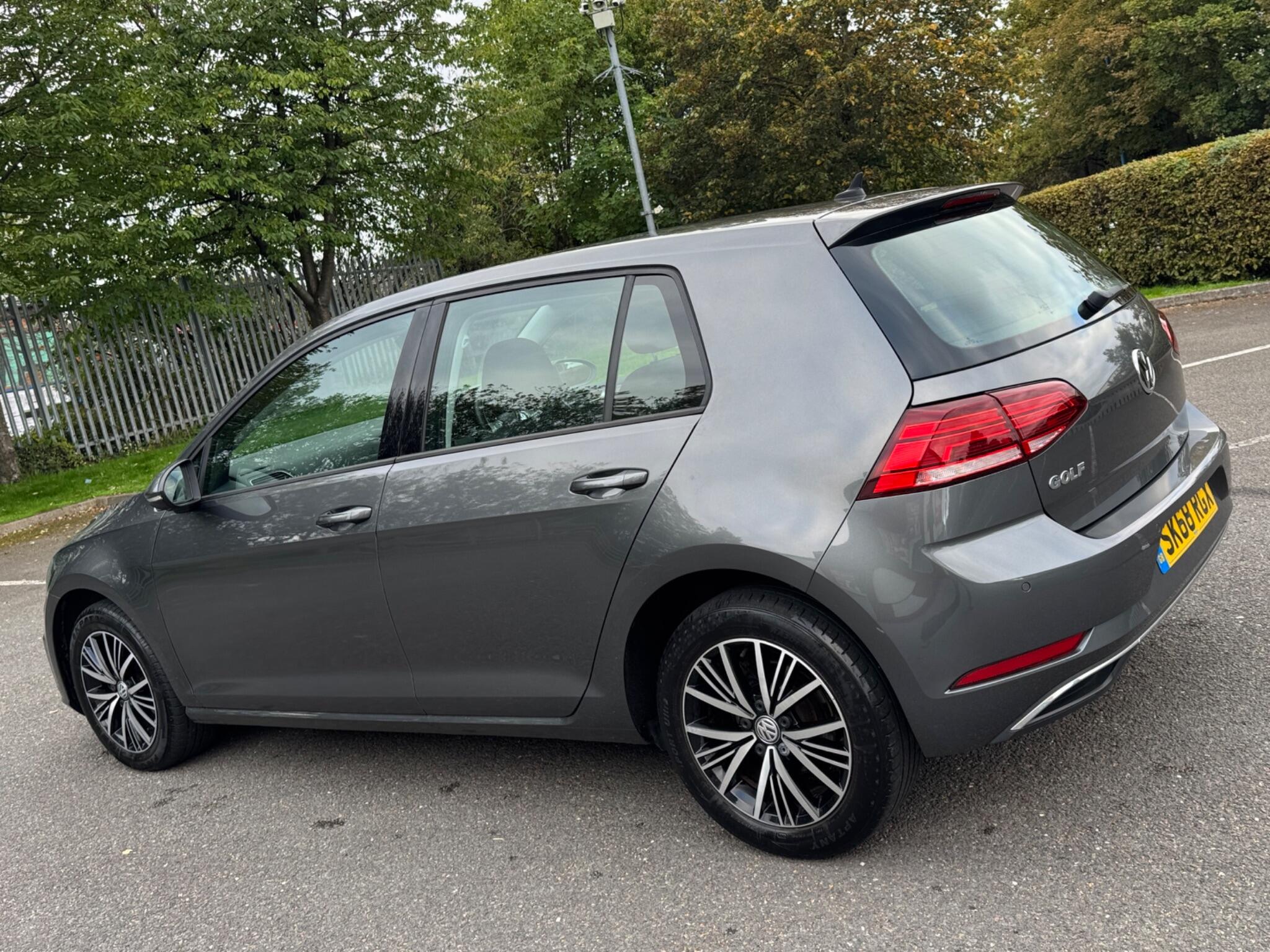 Volkswagen Golf view 8