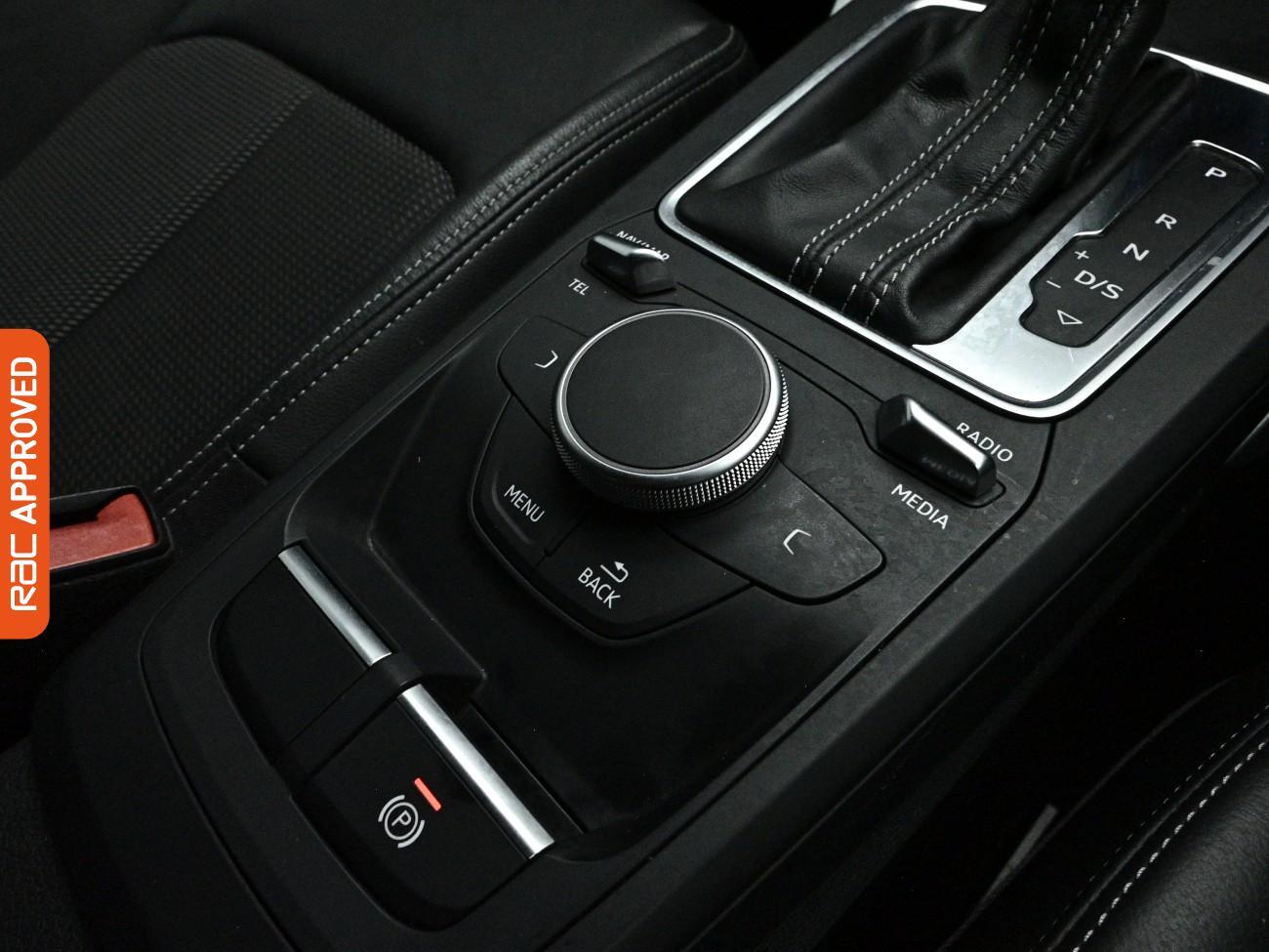 Audi Q2 view 14