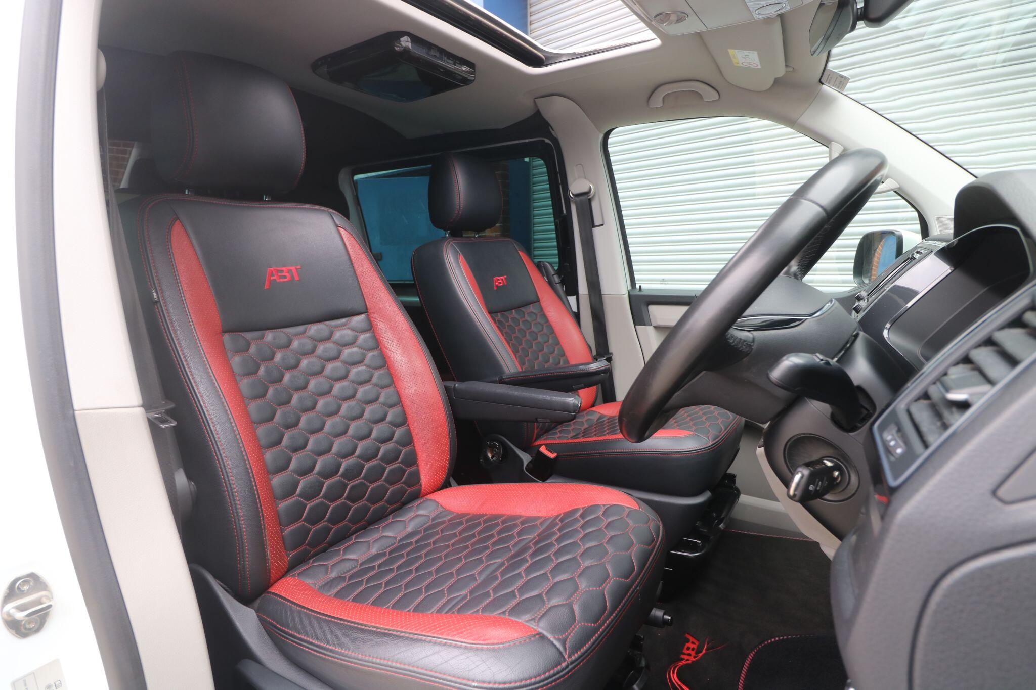 Volkswagen Transporter view 15