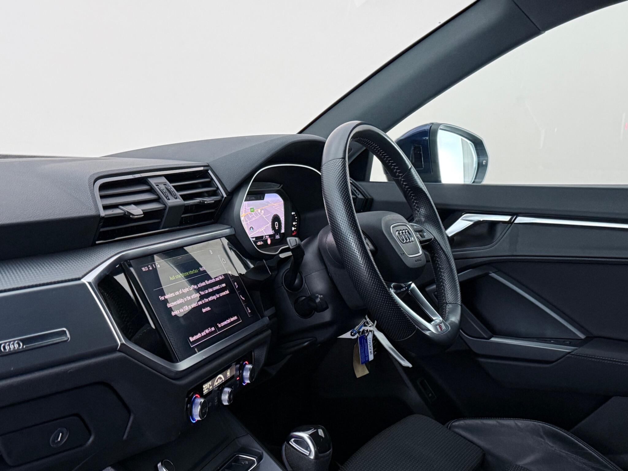 Audi Q3 view 4