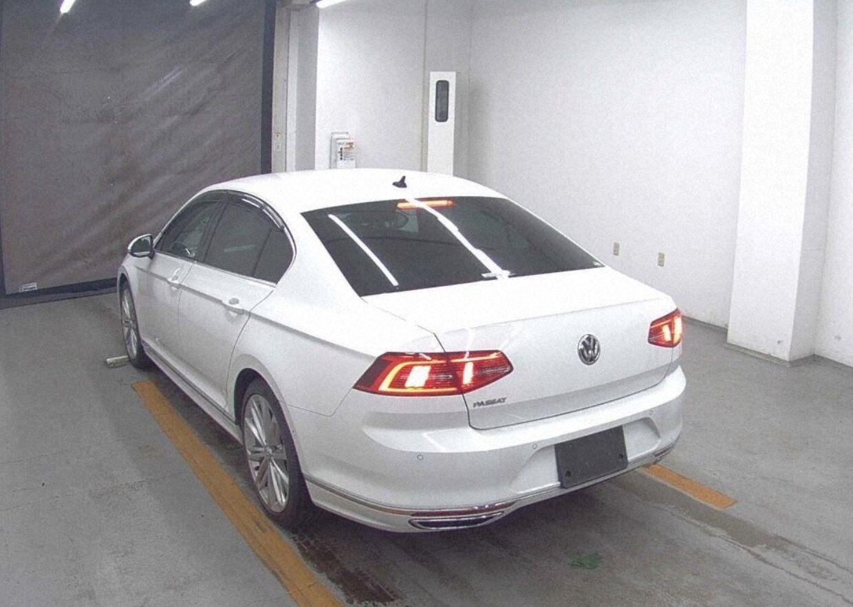 Volkswagen Passat view 3