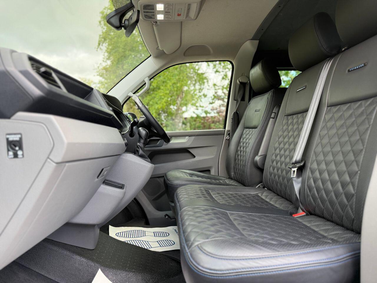 Volkswagen Transporter view 14