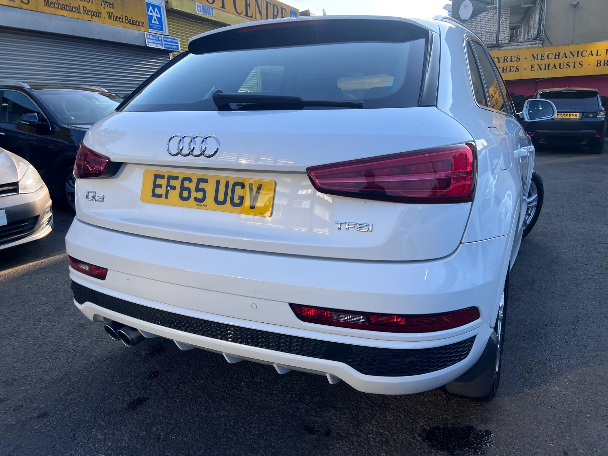 Audi Q3 view 9