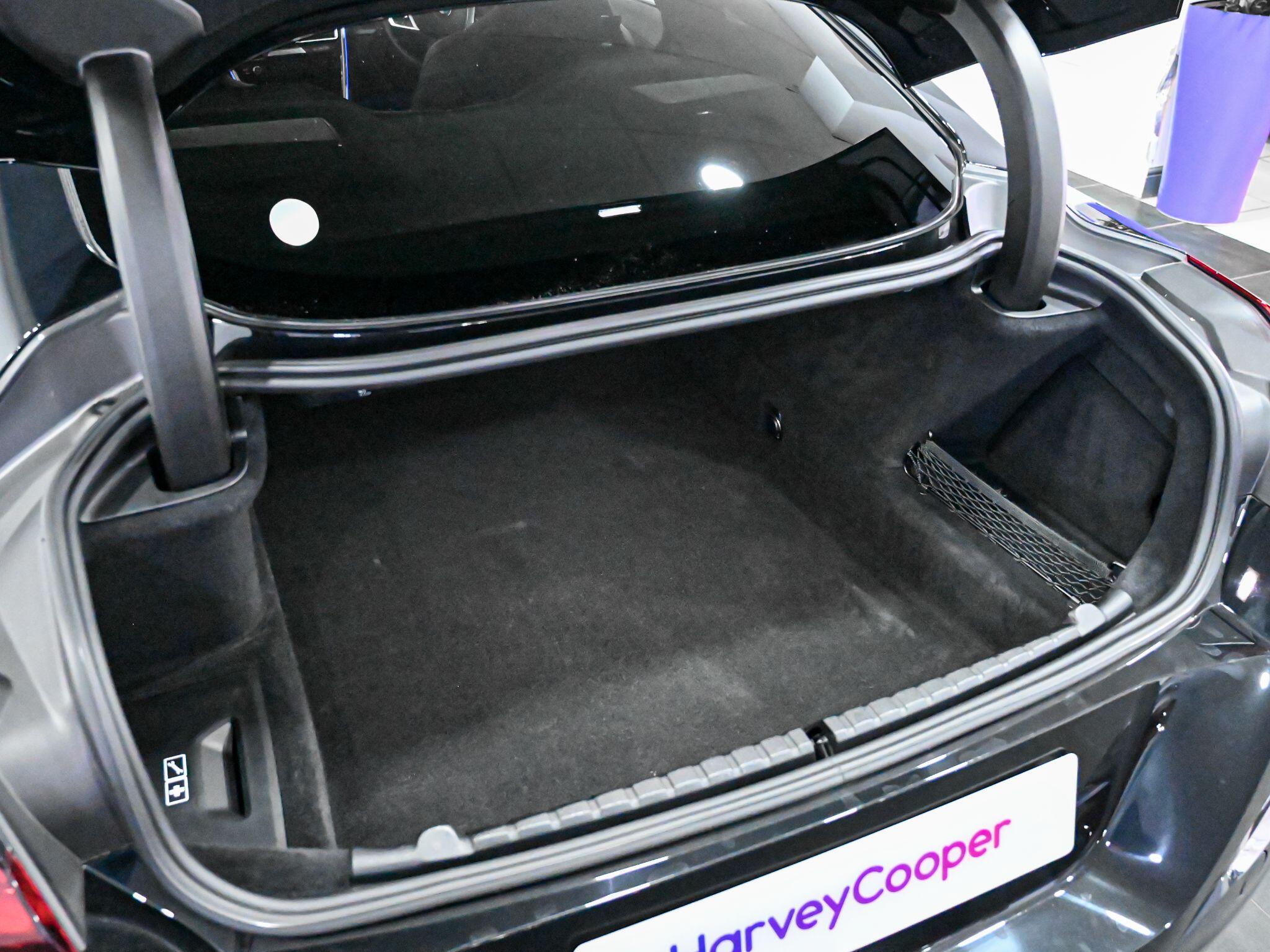 BMW 8 Series view 28