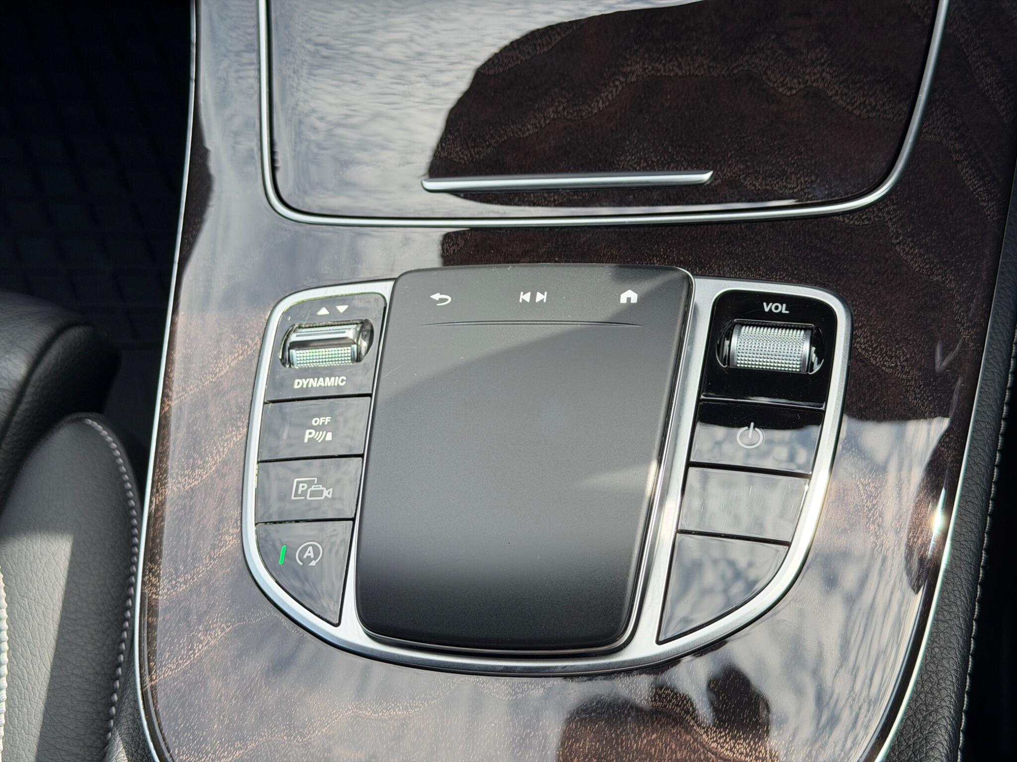 Mercedes-Benz E-Class view 32
