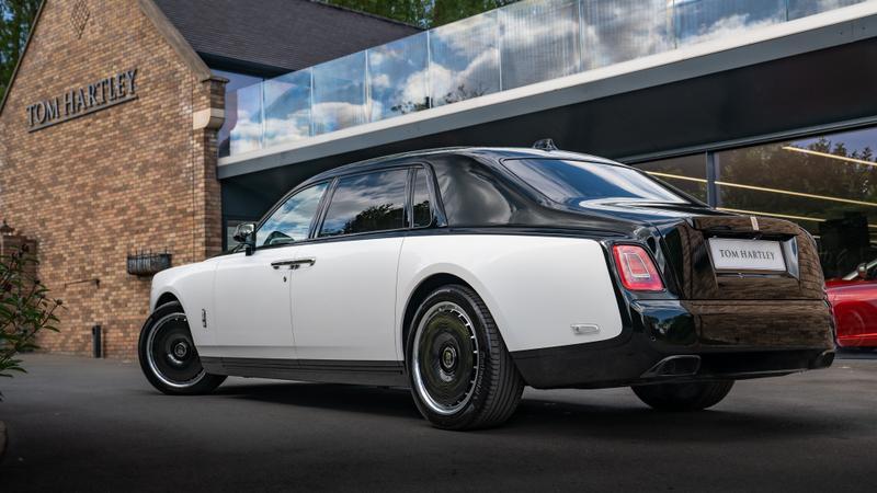 Rolls-Royce Phantom view 3