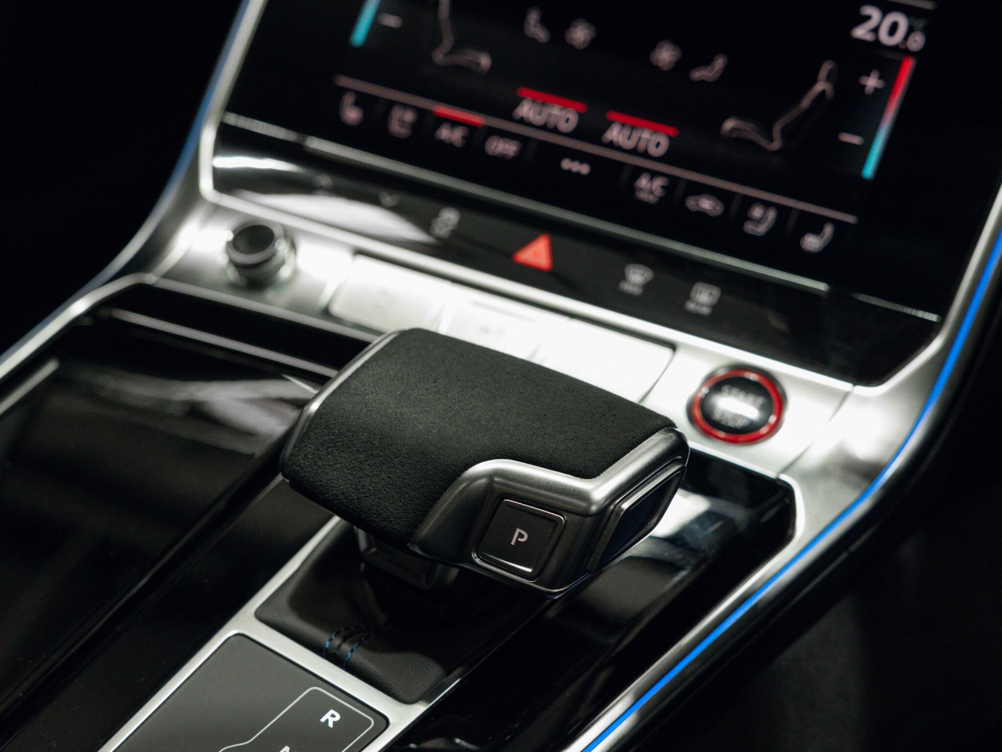 Audi RS6 Avant view 33