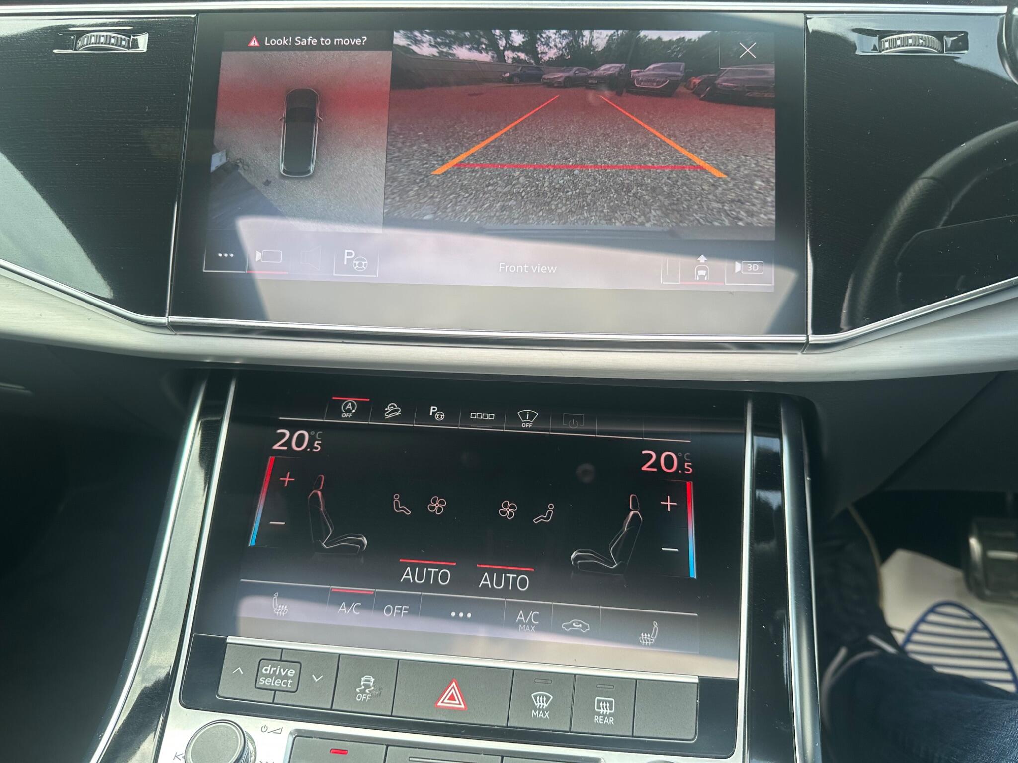 Audi Q7 view 14