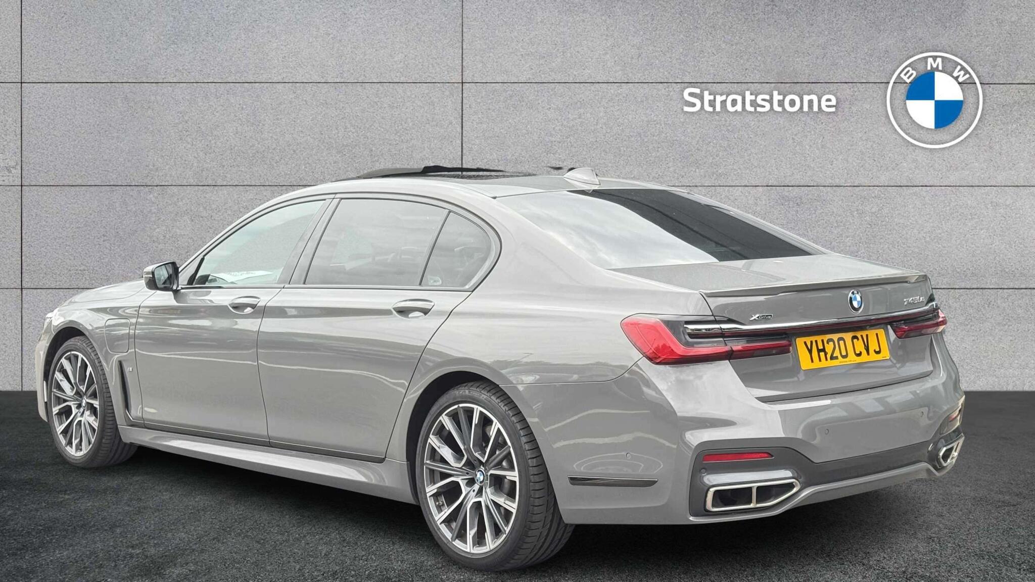 BMW 7 Series view 4