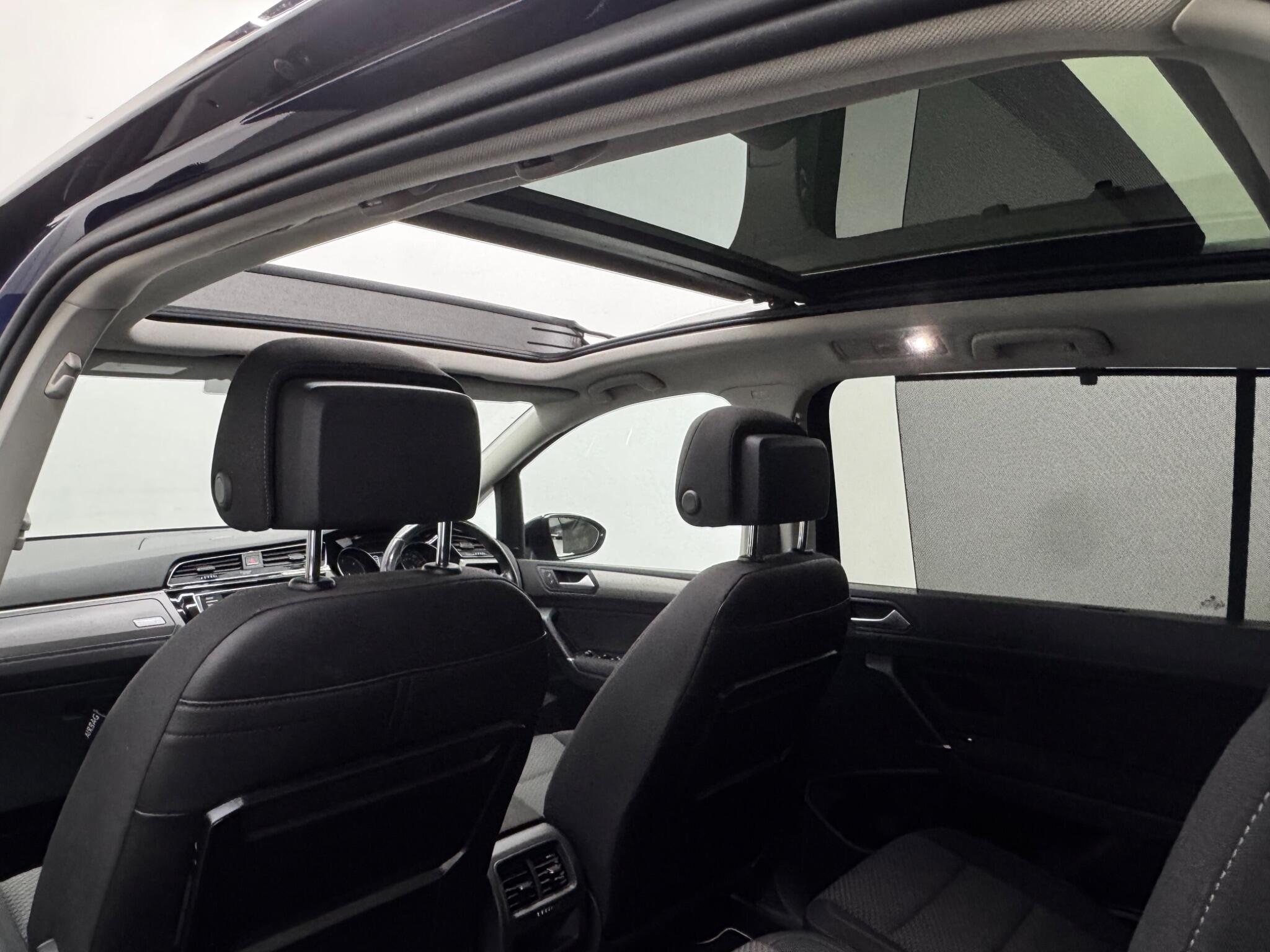 Volkswagen Touran view 16
