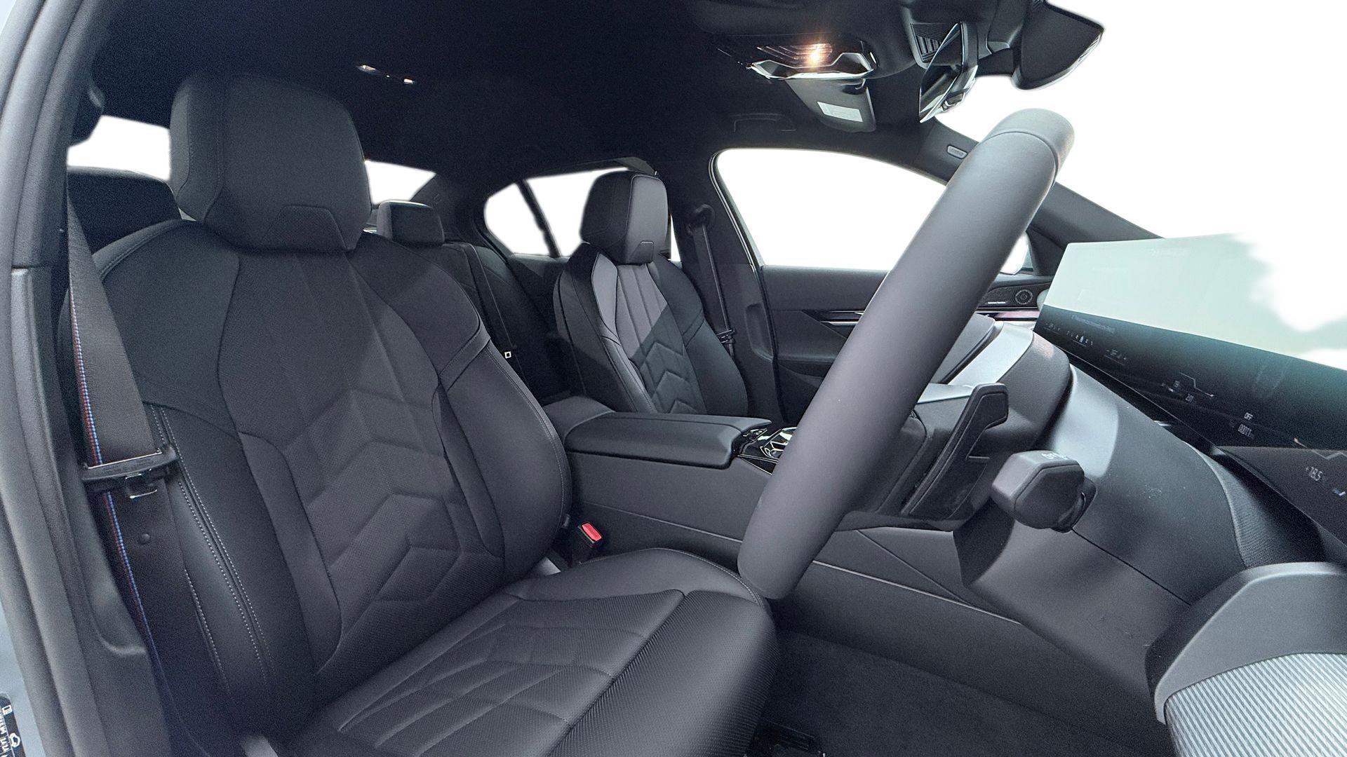 BMW 5 Series view 11