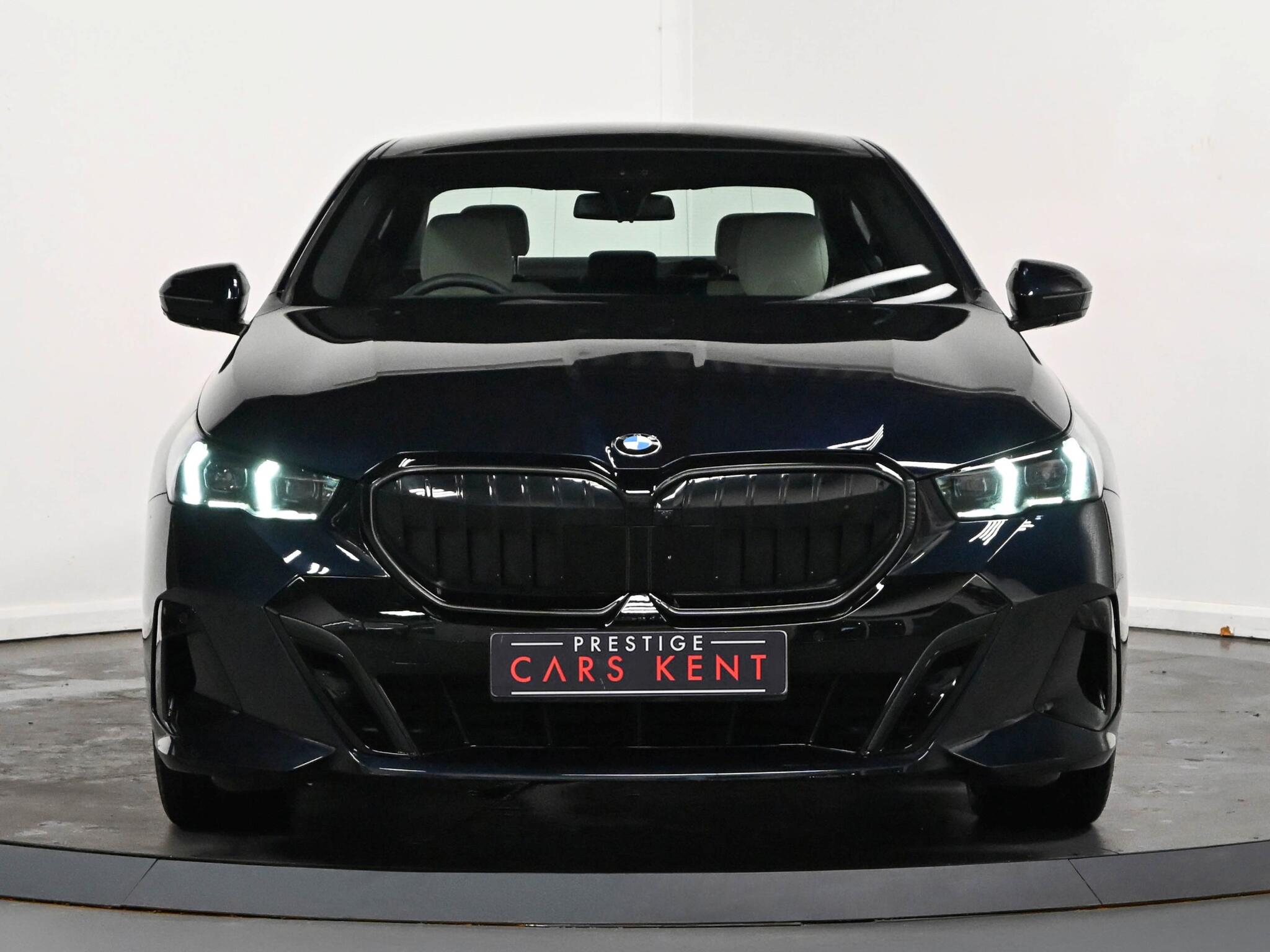 BMW 5 Series view 22