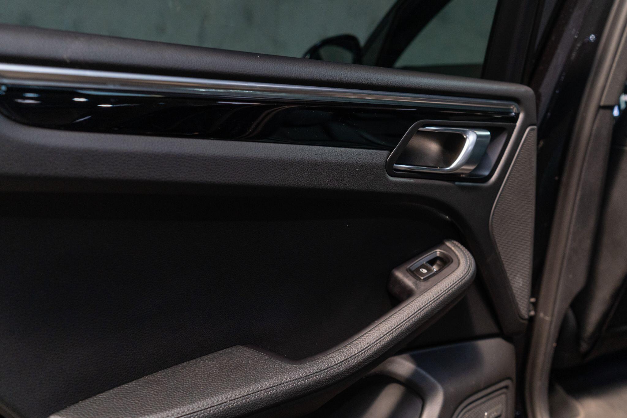 Porsche Macan view 22