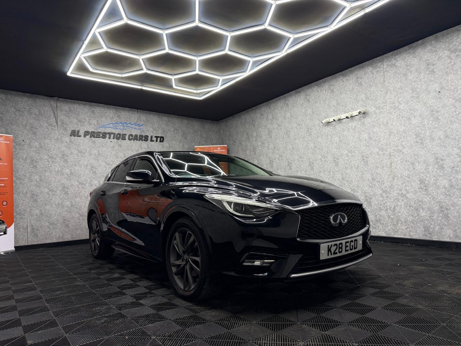 Infiniti Q30 view 5