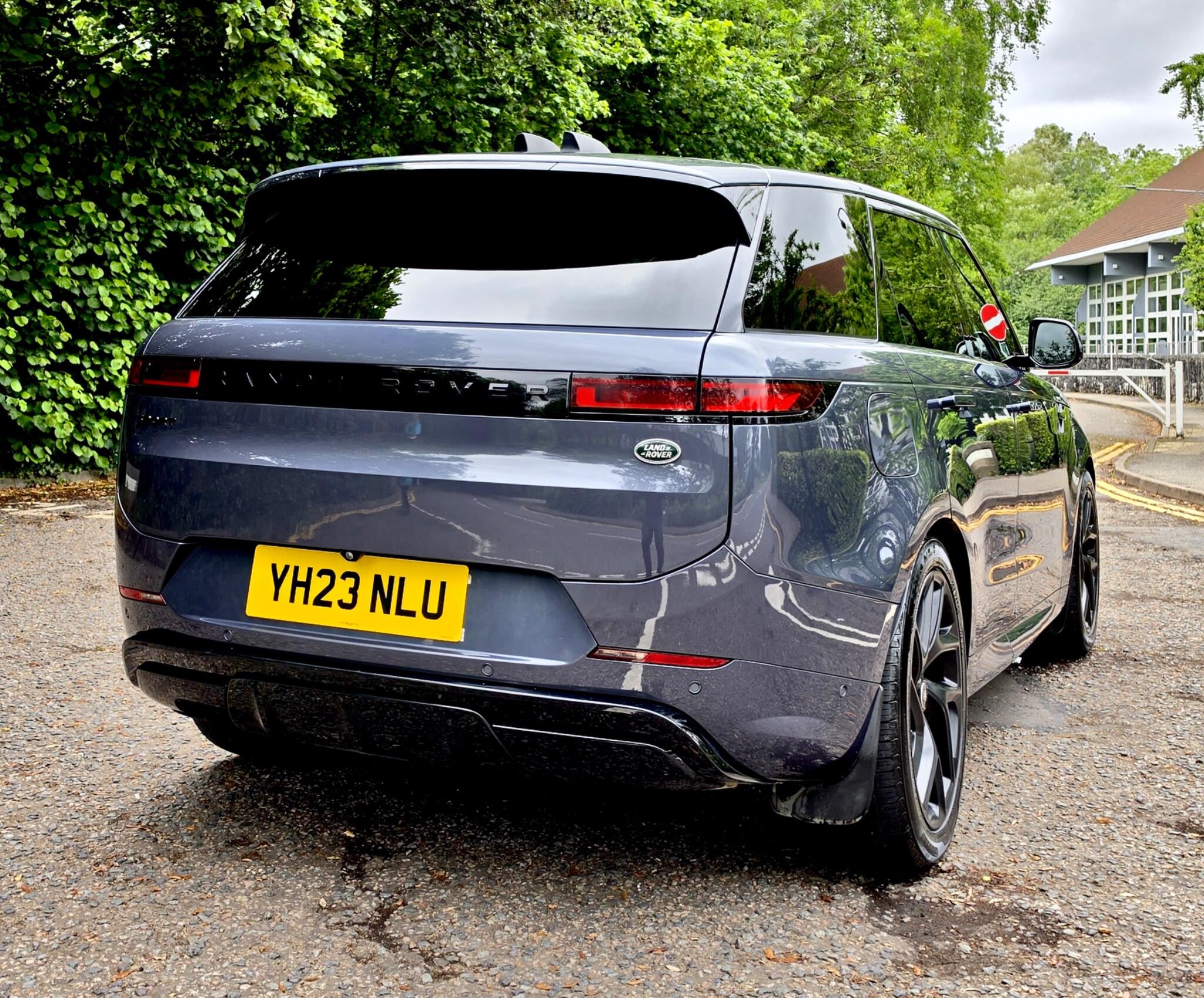Land Rover Range Rover Sport view 3