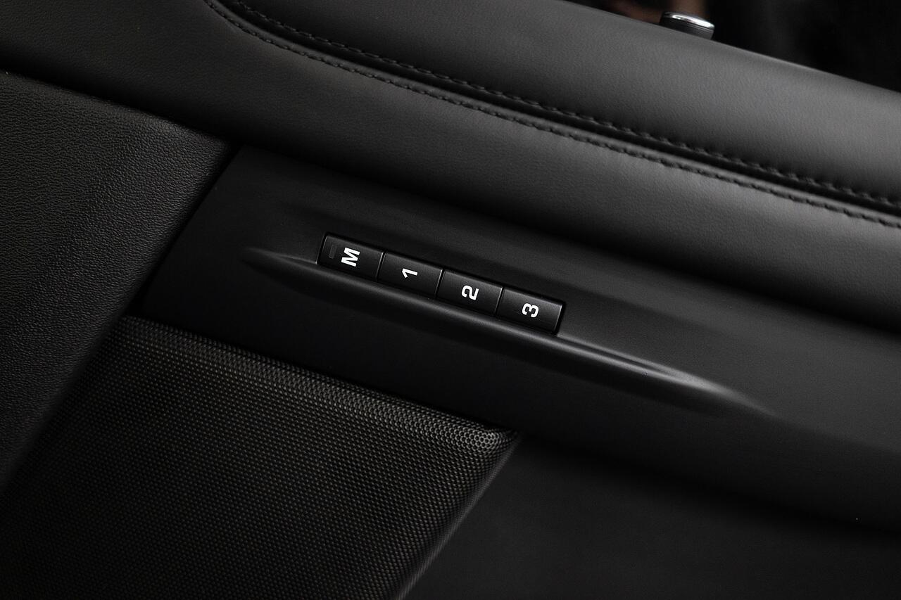Land Rover Range Rover Evoque view 25