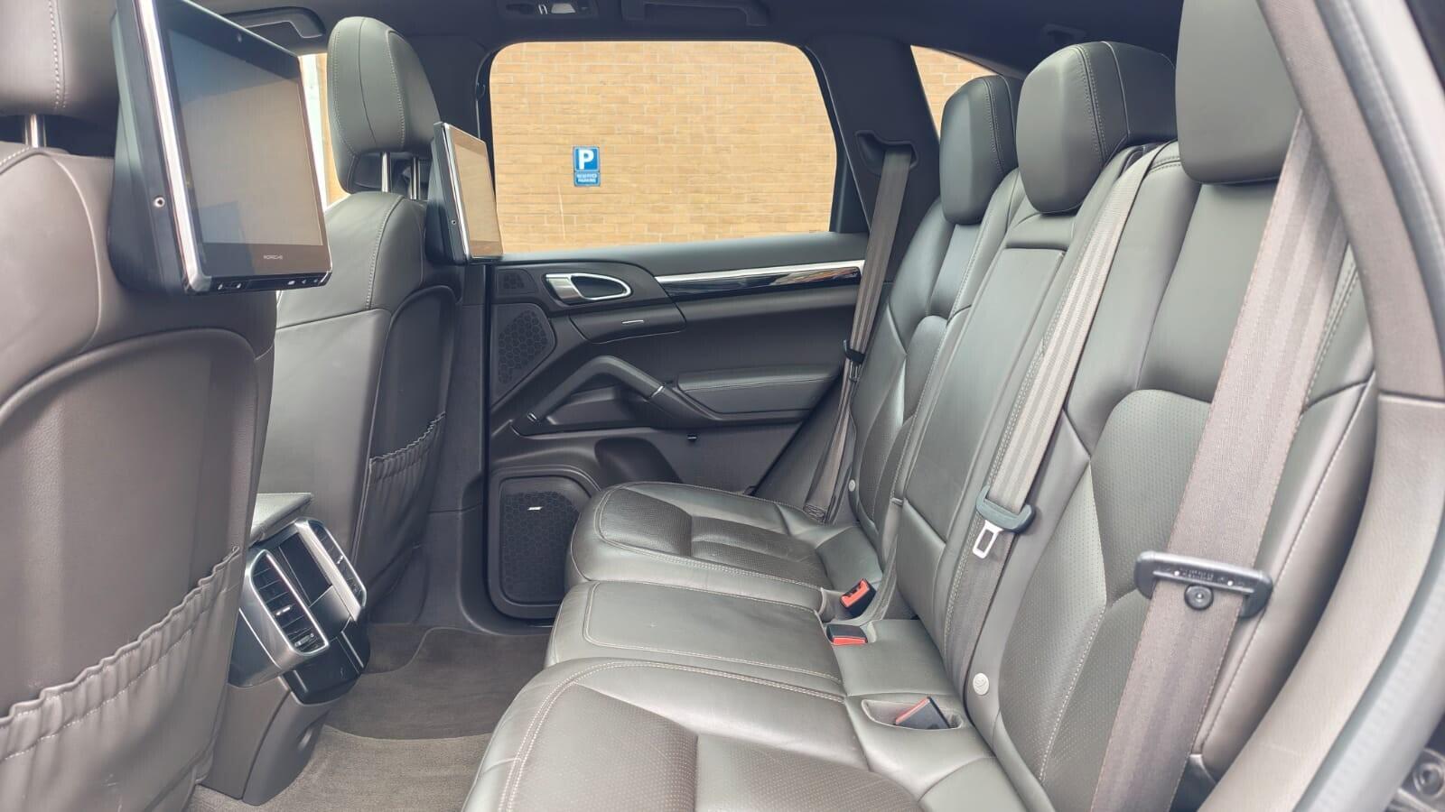 Porsche Cayenne view 26