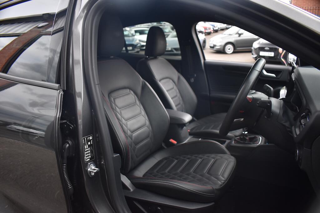 Ford Focus view 9