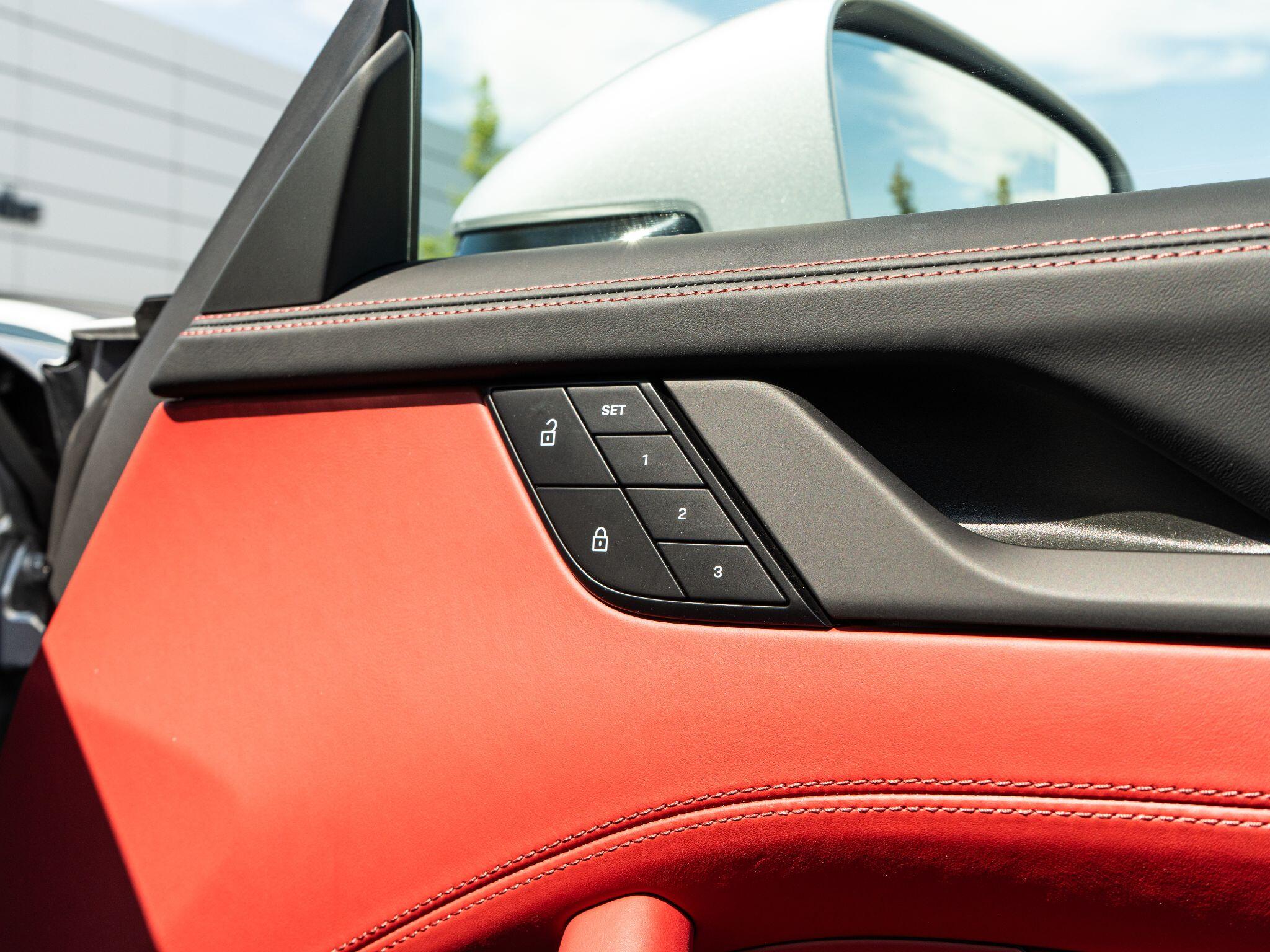 Porsche 911 view 34