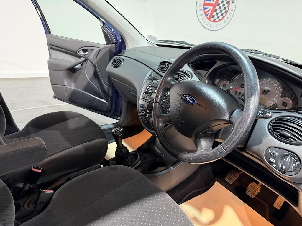 Ford Focus view 9