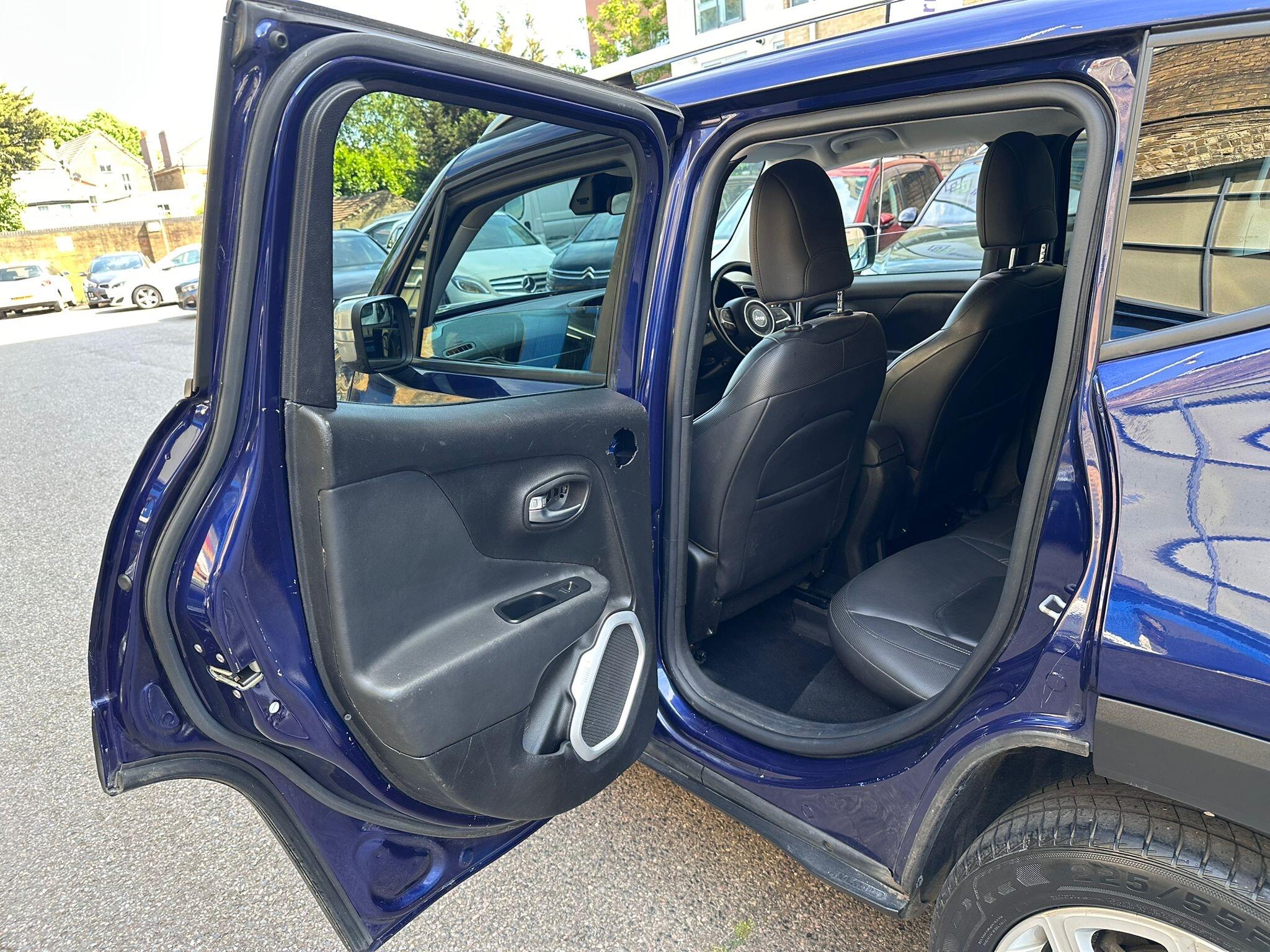 Jeep Renegade view 29