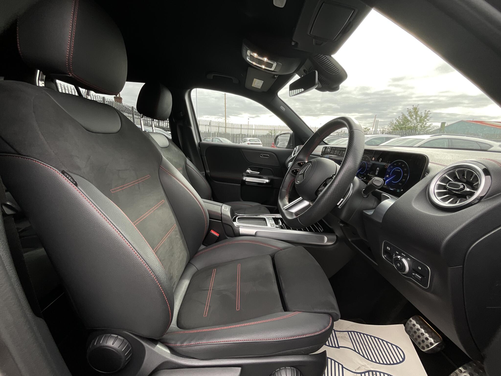 Mercedes-Benz Eqb view 9