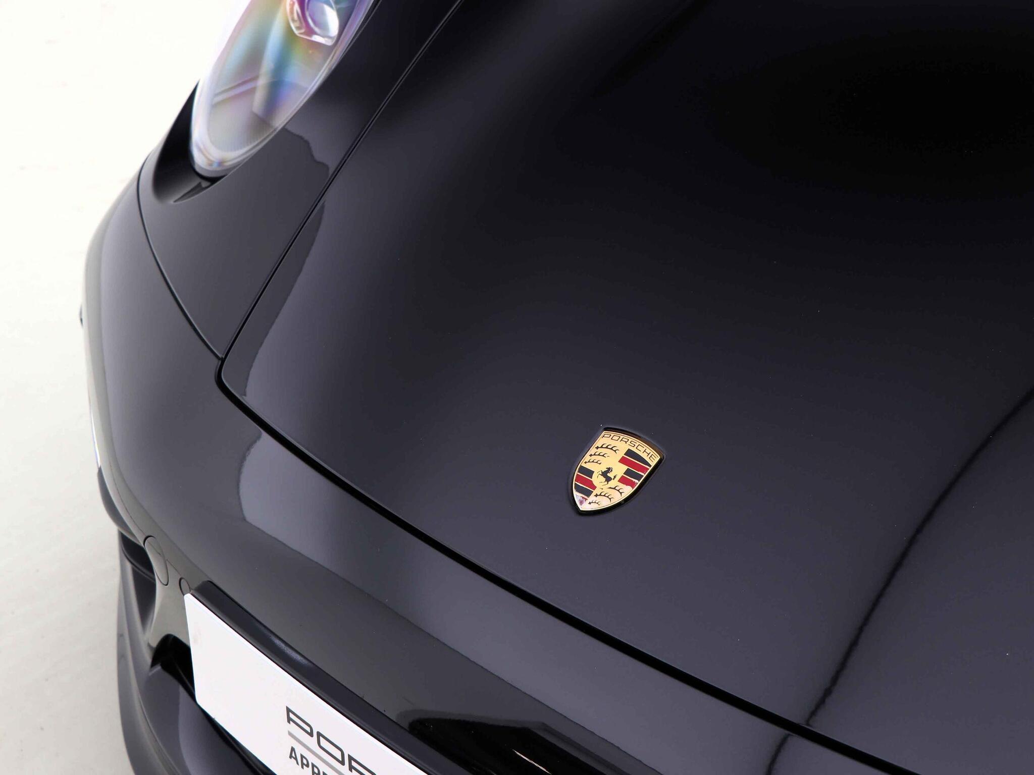 Porsche 911 view 13
