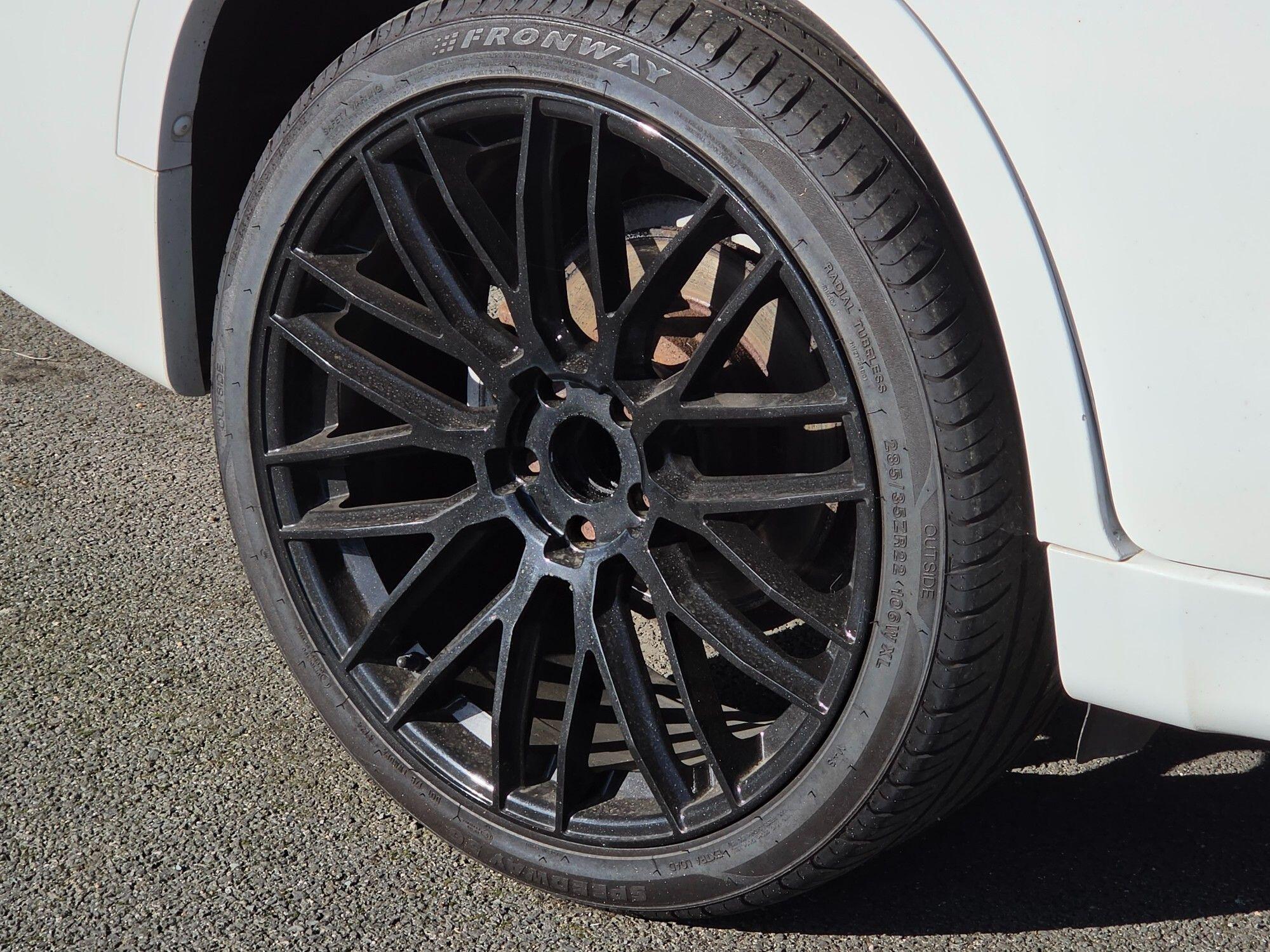 BMW X6 view 4