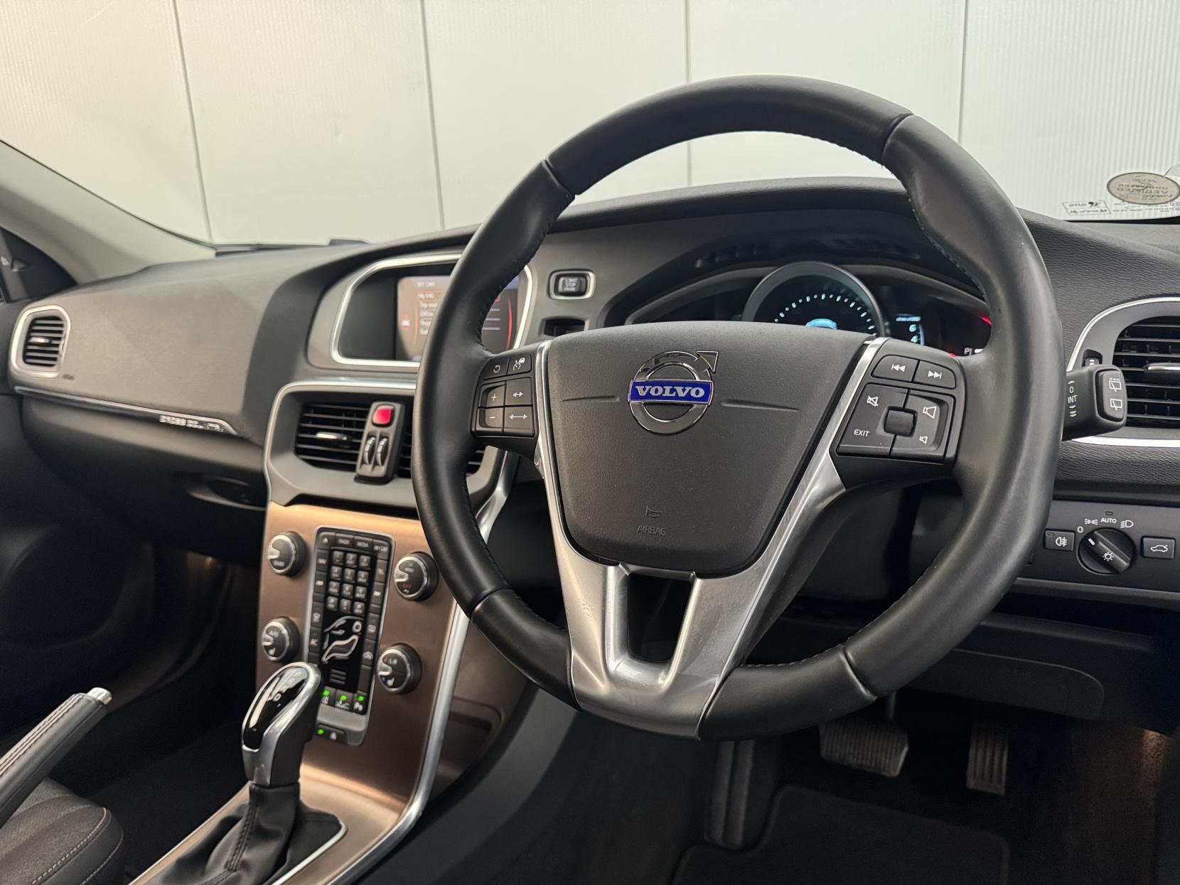 Volvo V40 Cross Country view 51