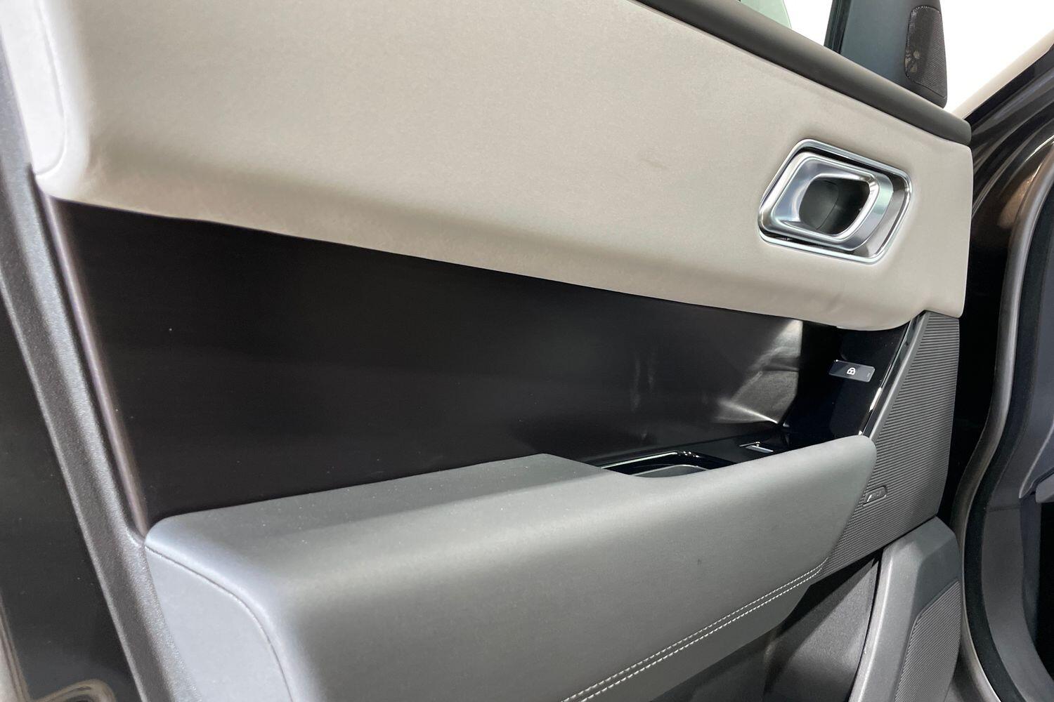 Land Rover Range Rover Velar view 14
