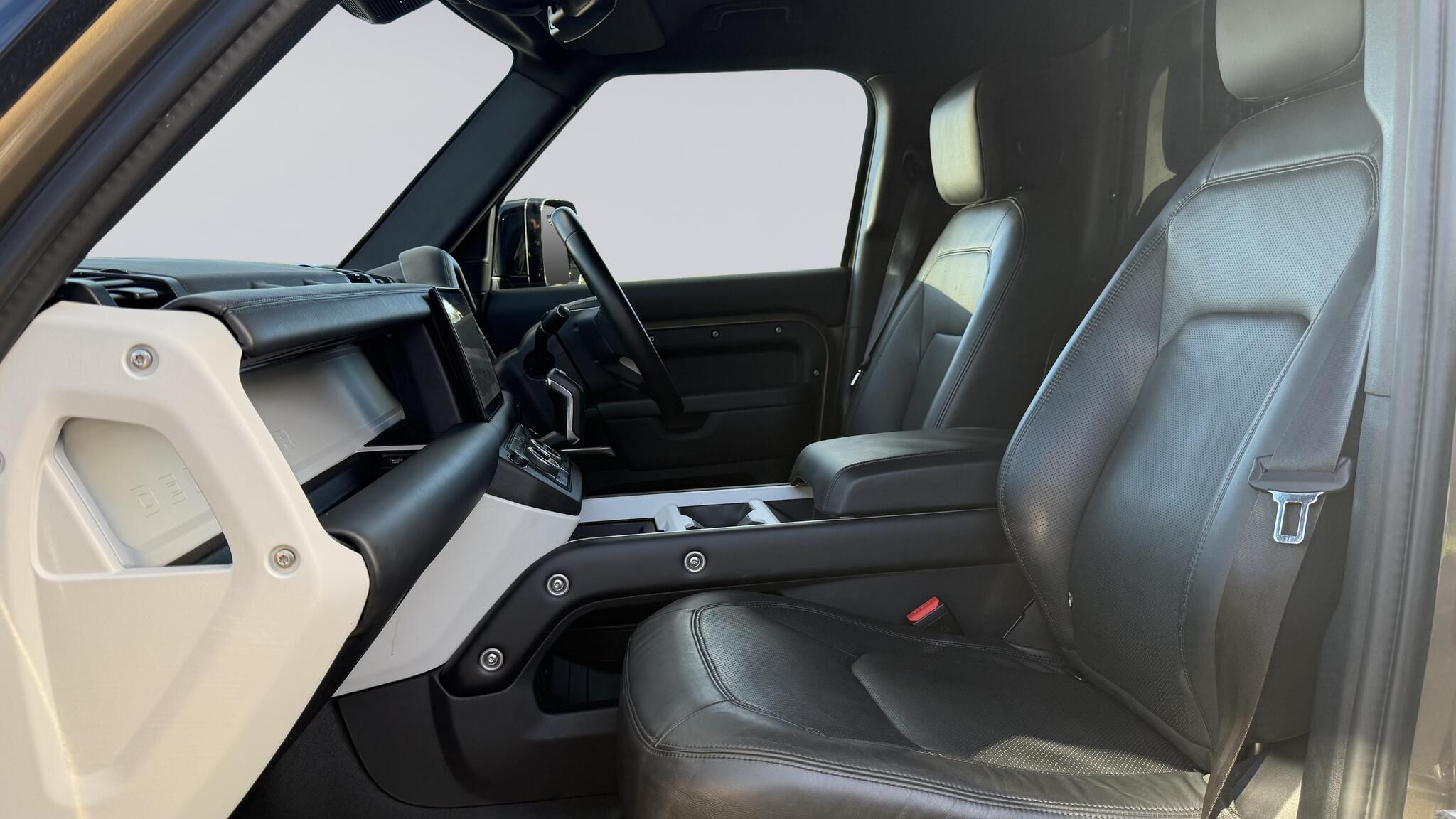 Land Rover Defender view 3
