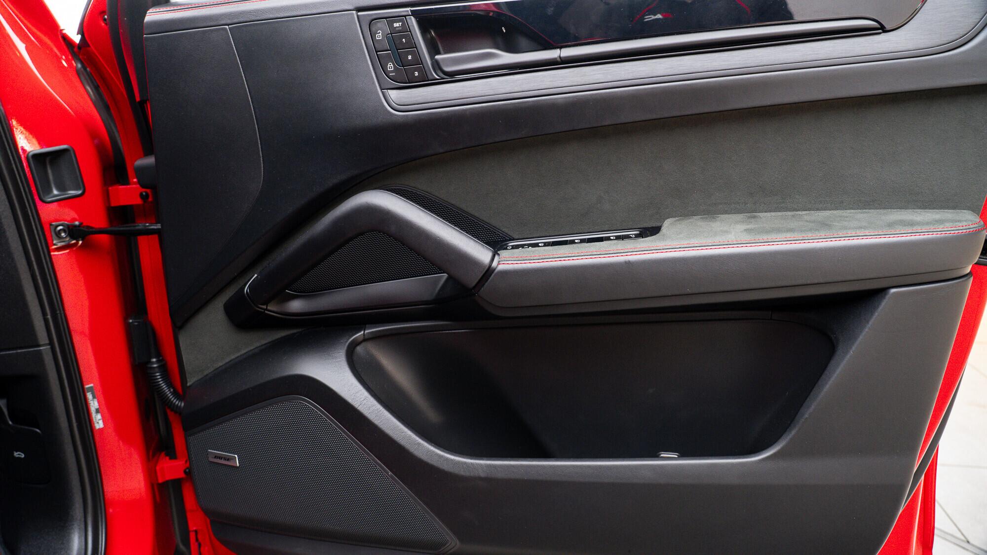 Porsche Cayenne view 43