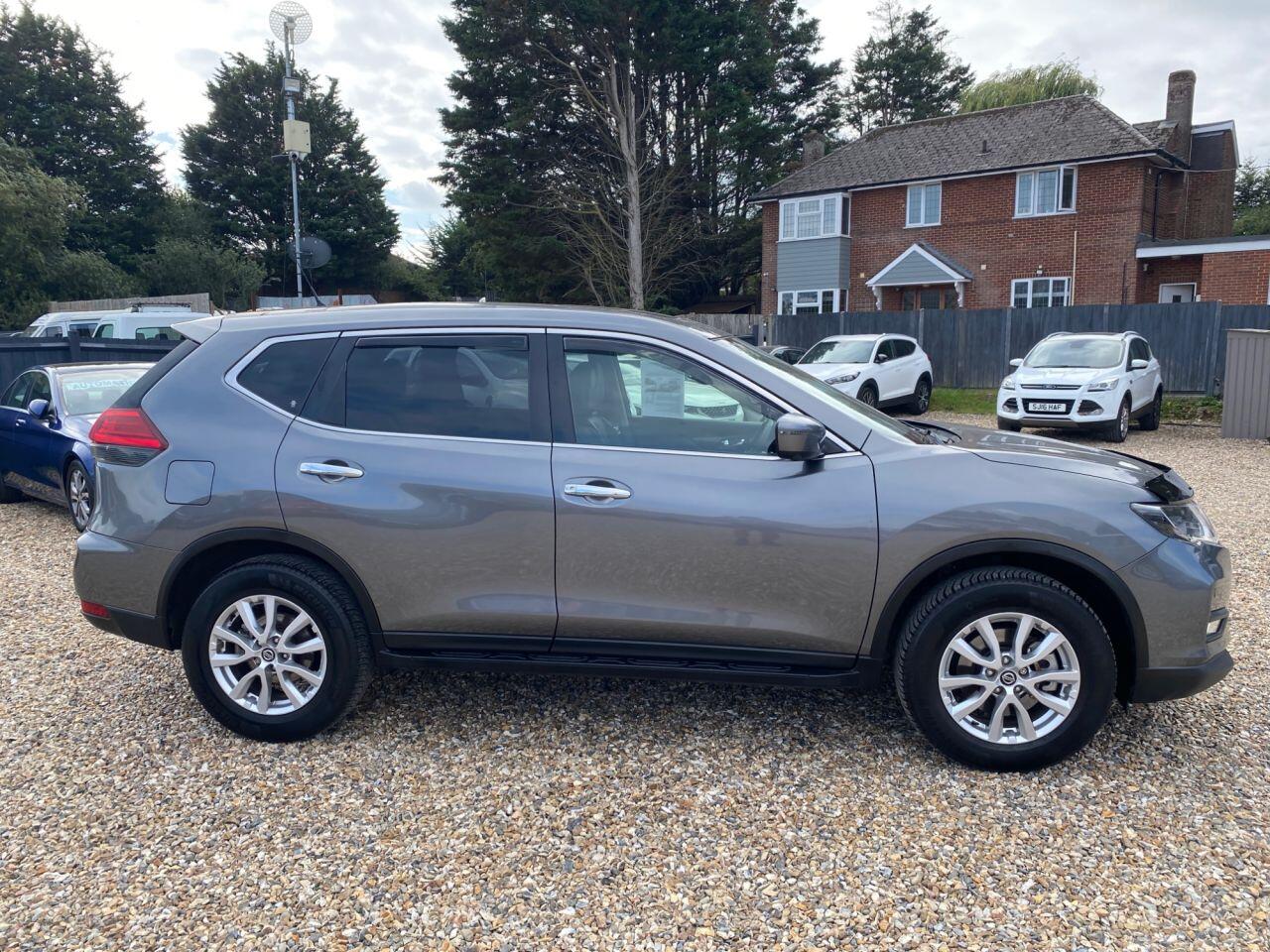 Nissan X-Trail view 3
