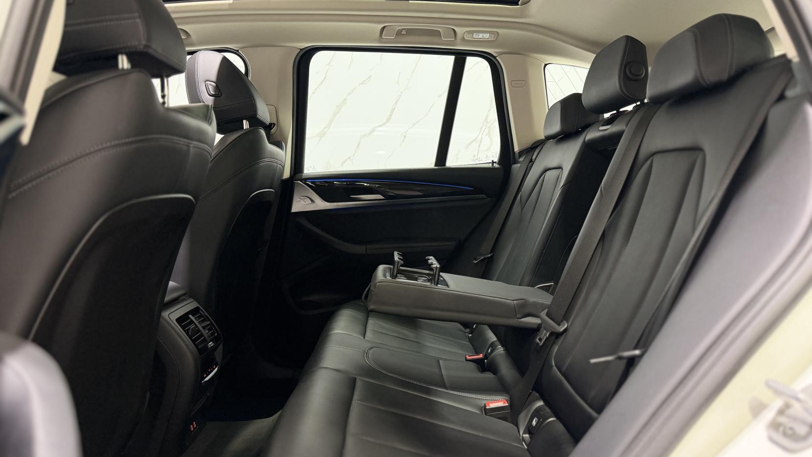 BMW X3 view 9