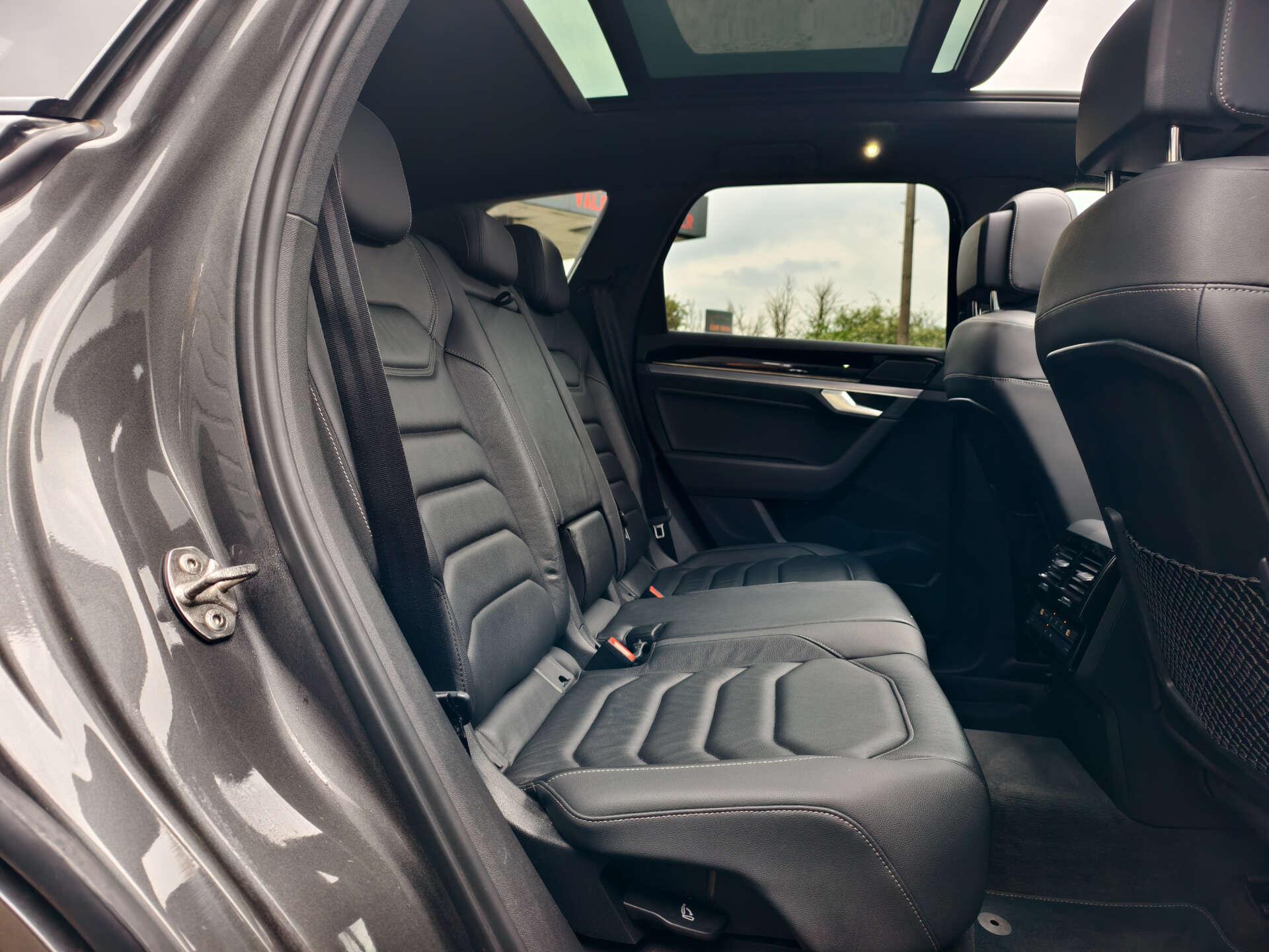 Volkswagen Touareg view 25