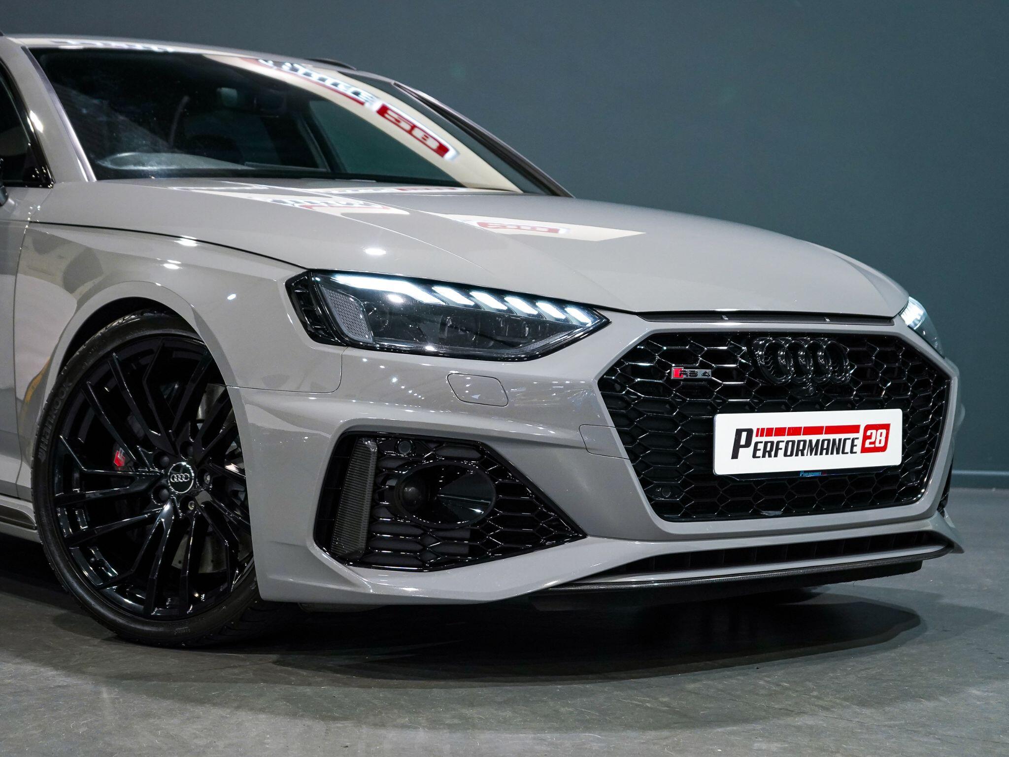 Audi RS4 view 6