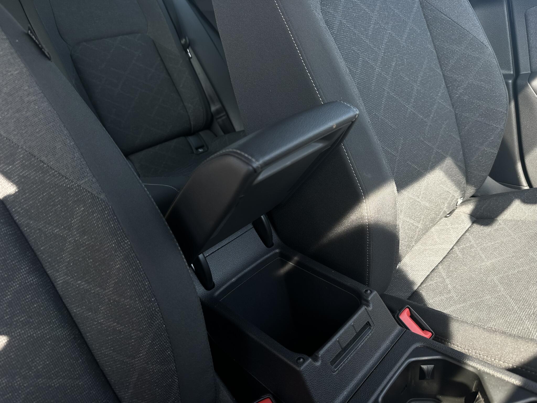 Volkswagen Golf view 19