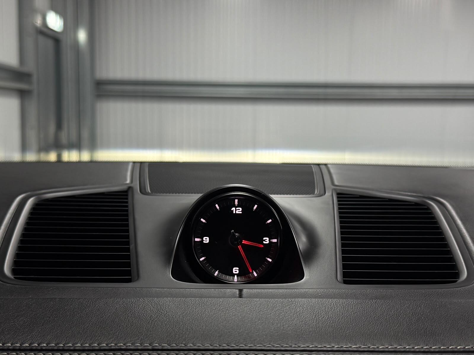 Porsche Cayenne view 26