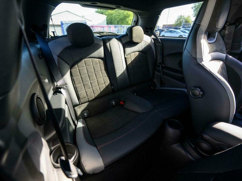 Mini Hatch view 14