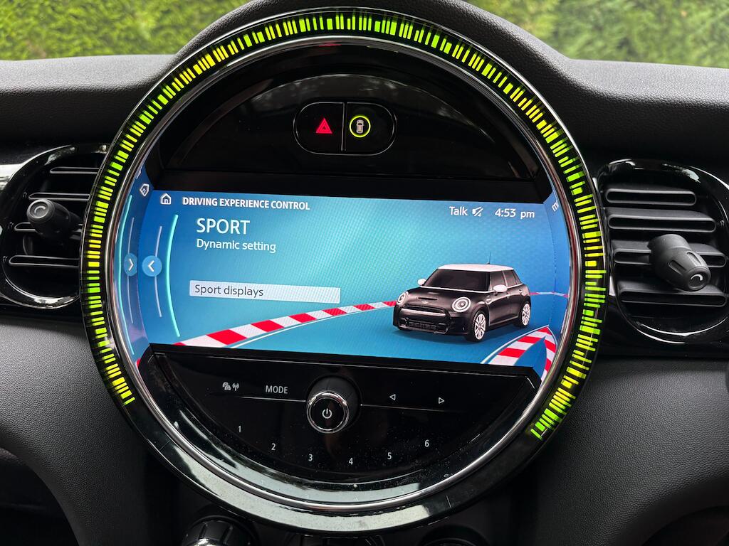 Mini Hatch view 19
