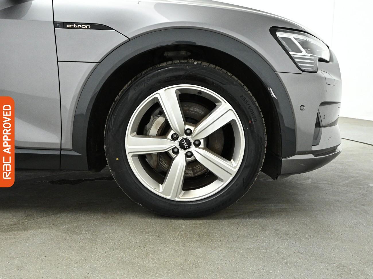 Audi E-Tron view 32