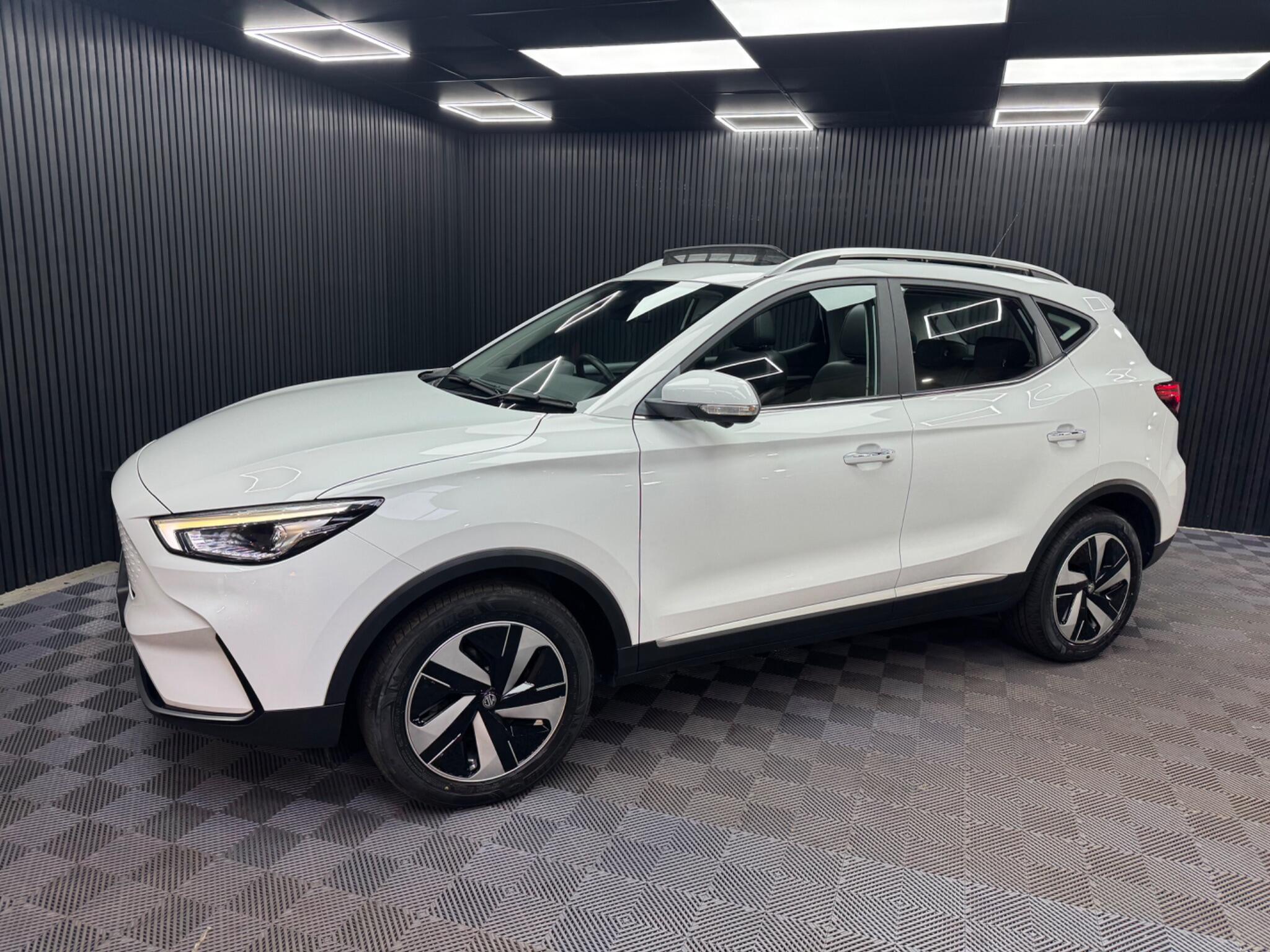 MG ZS view 25