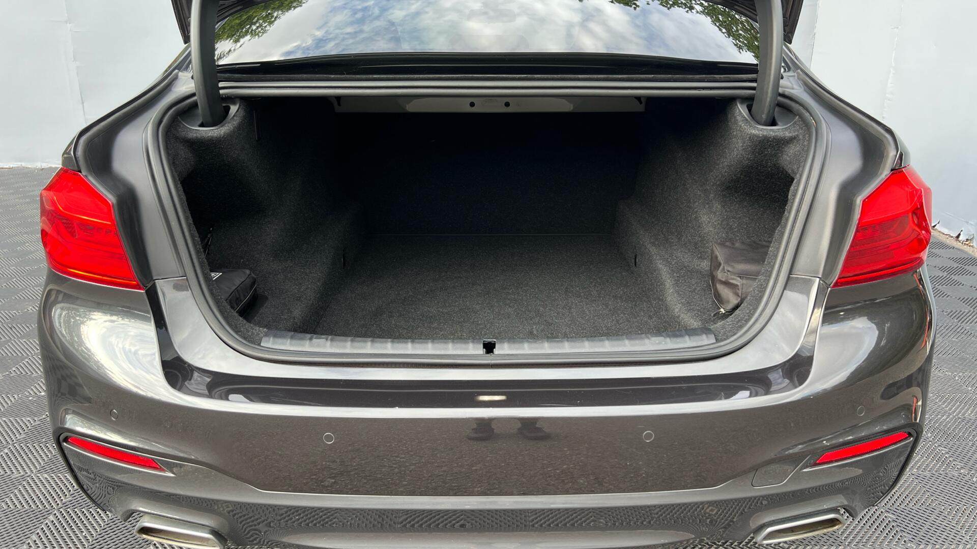 BMW 5 Series view 13