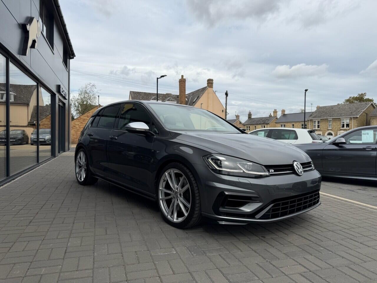 Volkswagen Golf view 2