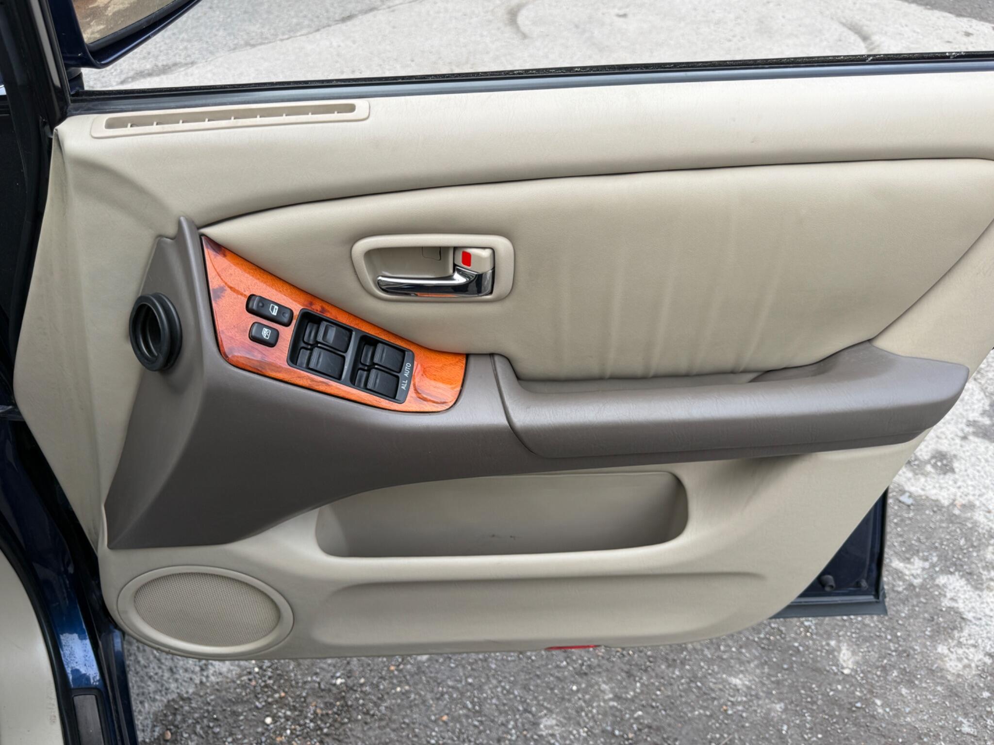 Lexus RX - Image 34